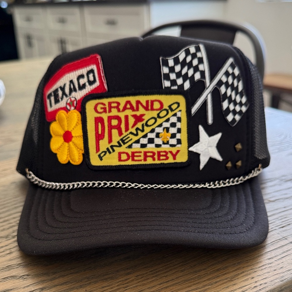 Women’s Racing patchy trucker